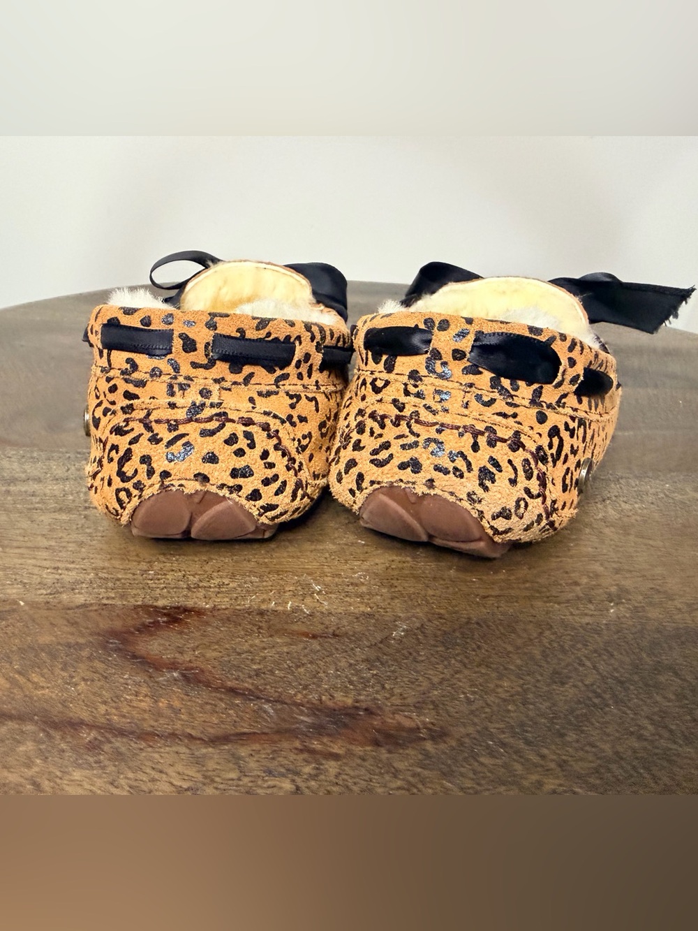 UGG Leopard Print Slip-On Shoes in Tan and Brown Size 8 - Picture 3 of 6